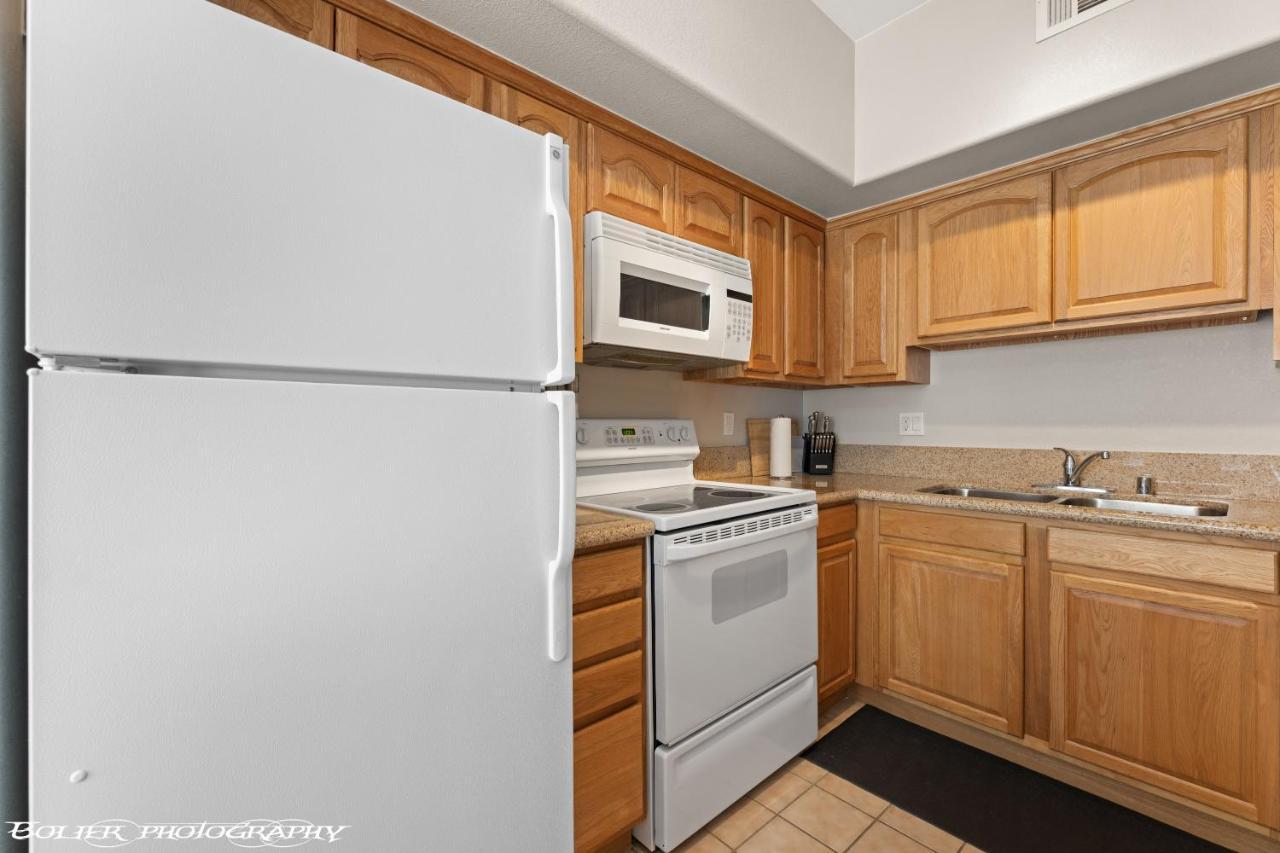 Hawk Ridge Two Bedroom Condo By Cool Properties Мъскийт Екстериор снимка